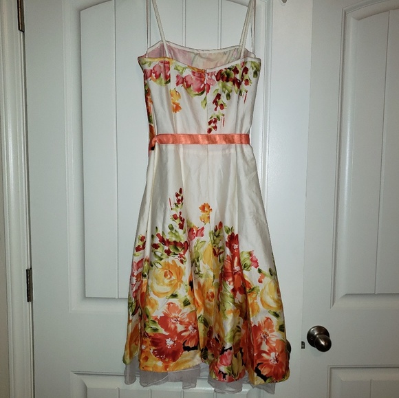 Dress - Picture 4 of 4